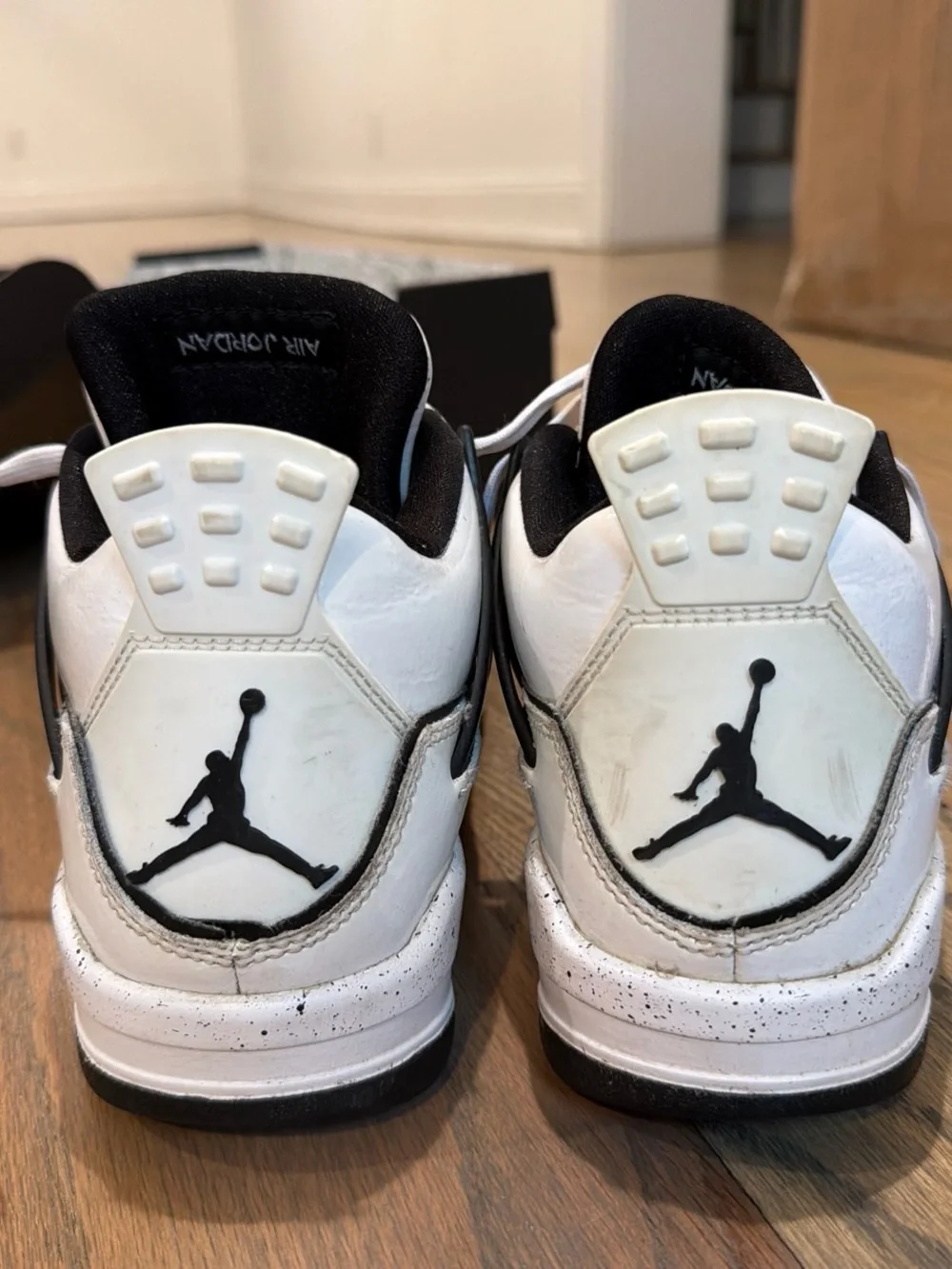 Nike White and Black Graphic Detail Men's Sneakers